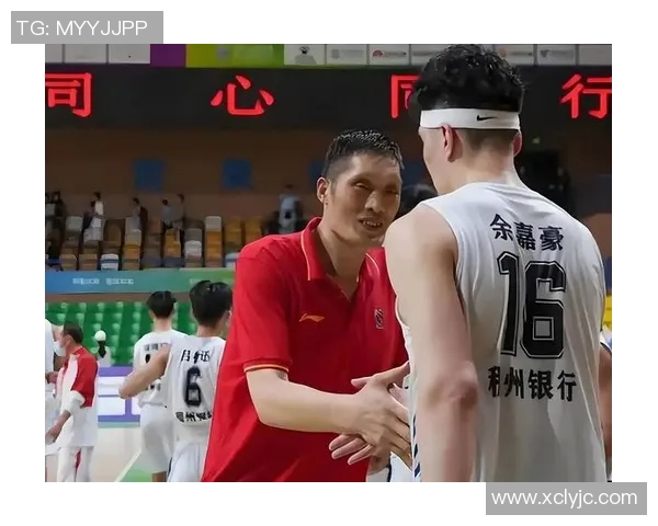 姚明携手春晚舞台展现篮球魅力与文化交融的精彩瞬间