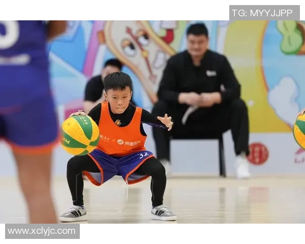 姚明接球瞬间的精彩瞬间与篮球技艺的完美结合